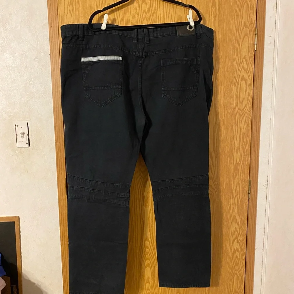 Sleek Black Cargo Pants with Straight Leg - Picture 5 of 7